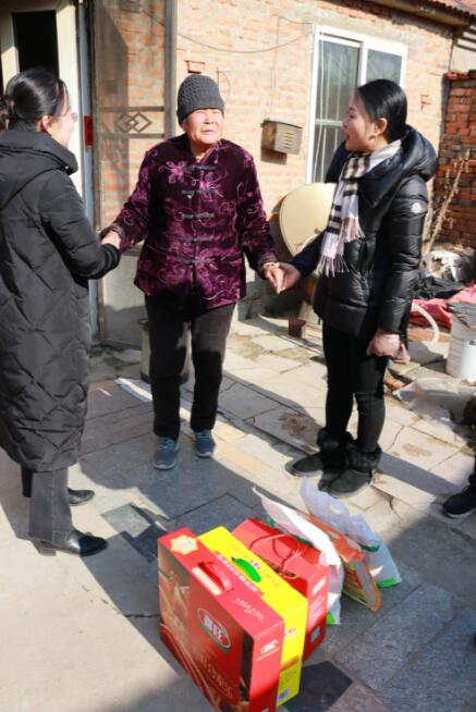 寒冬臘月送溫暖，真情幫扶暖人心 ——德才裝飾走訪慰問(wèn)膠州市困難群眾(圖4)