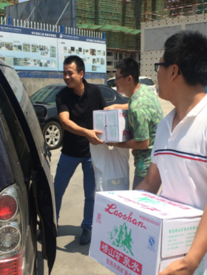 炎炎夏日送清涼，慰問一線勞動(dòng)者(圖4)