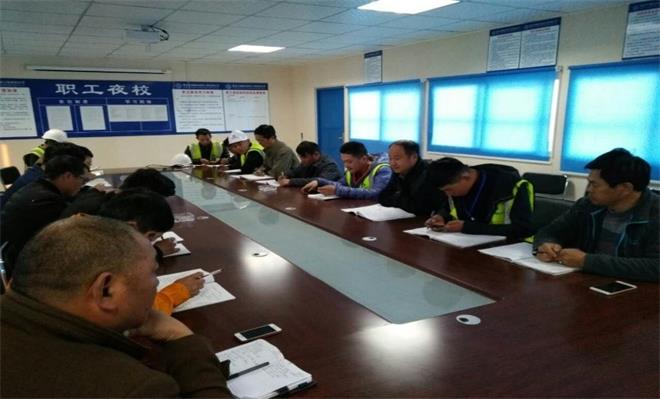 德才裝飾項(xiàng)目經(jīng)理觀摩我公司海爾云谷工地(圖1)