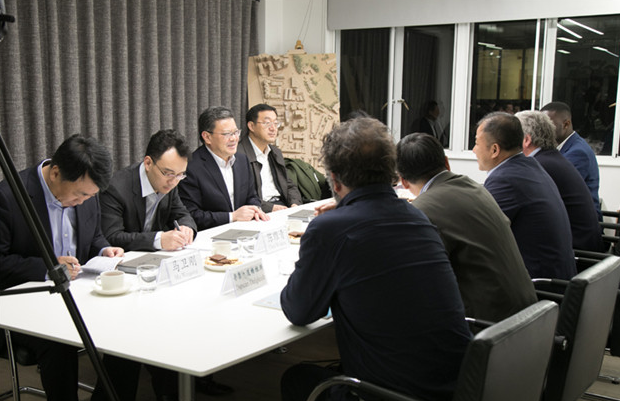 青島市長孟凡利對德才集團(tuán)英國DC-HD設(shè)計院走訪調(diào)研(圖3) 青島市長孟凡利對德才集團(tuán)英國DC-HD設(shè)計院走訪調(diào)研(圖3)