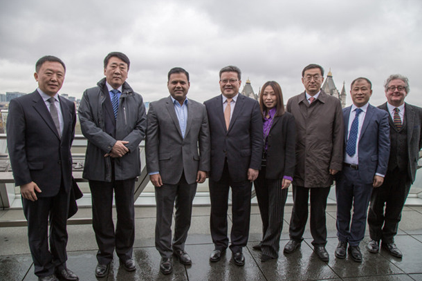 青島市長孟凡利對德才集團(tuán)英國DC-HD設(shè)計院走訪調(diào)研(圖6) 青島市長孟凡利對德才集團(tuán)英國DC-HD設(shè)計院走訪調(diào)研(圖6)