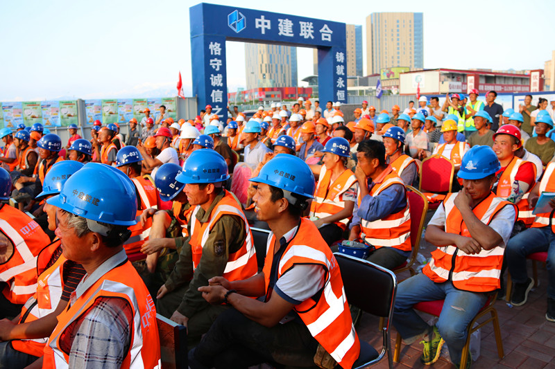市總工會“勞動者之歌·共同的家園” 慰問演出走進(jìn)中建聯(lián)合(圖7)