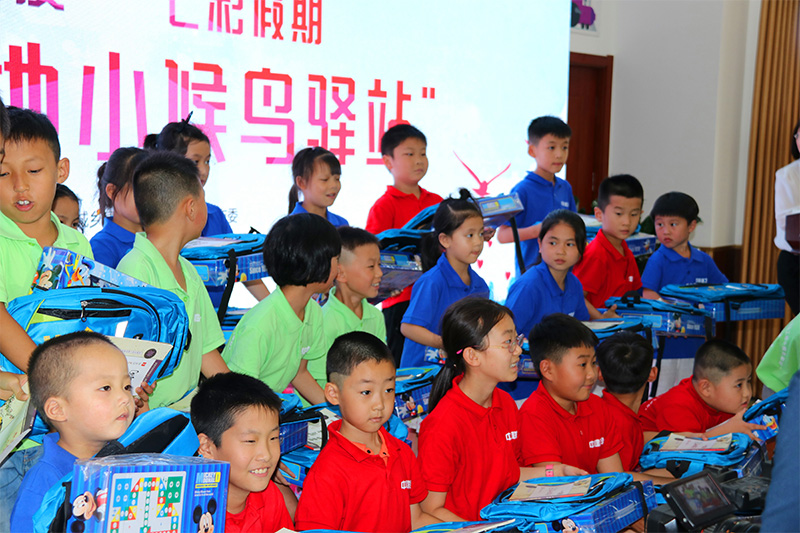 中建聯(lián)合承辦“牽手關(guān)愛(ài)，七彩假期”工地小候鳥(niǎo)驛站(圖2)