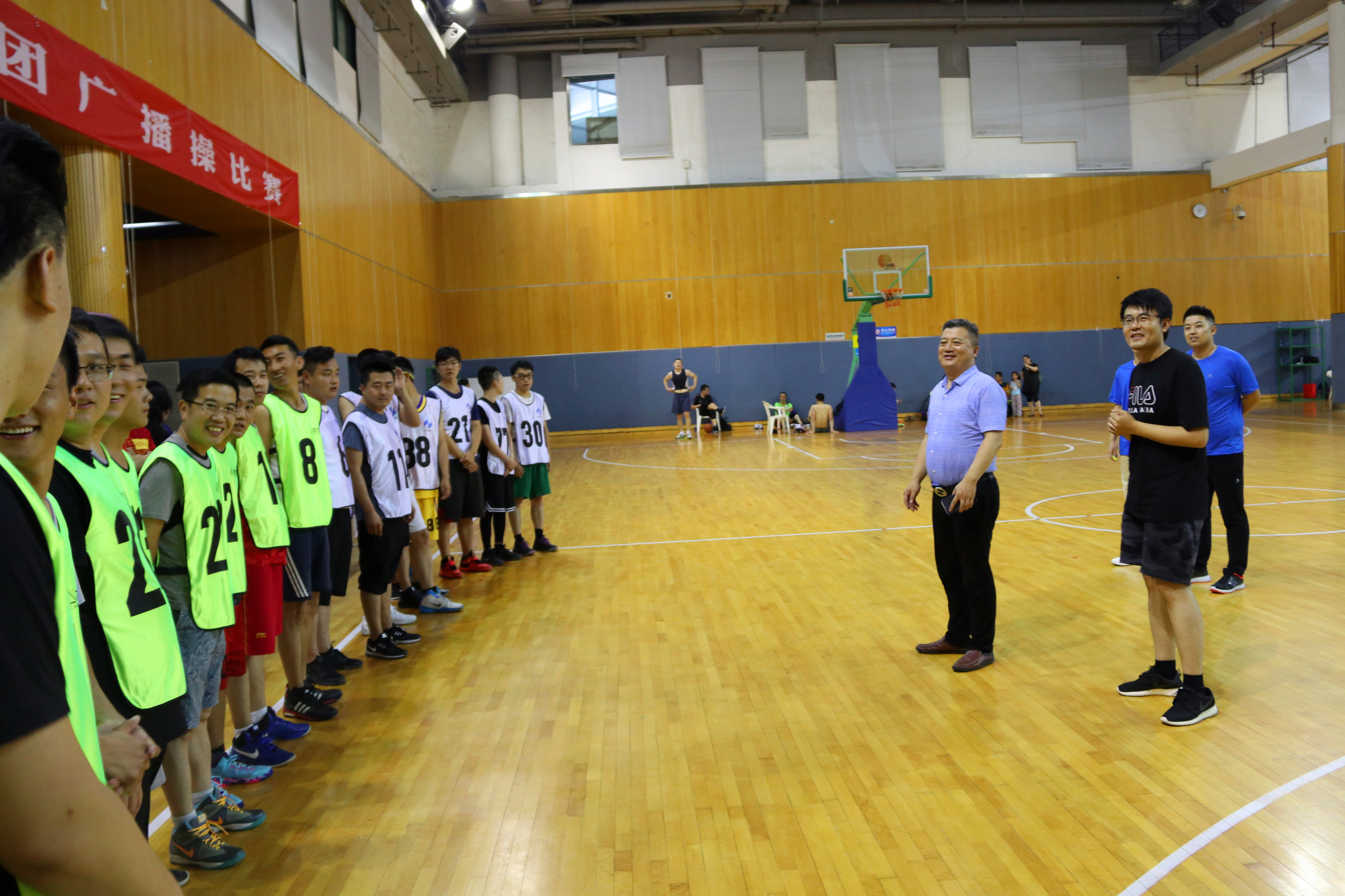 “中建聯(lián)合杯”暨德才集團(tuán)籃球邀請(qǐng)賽火熱來(lái)襲(圖1)