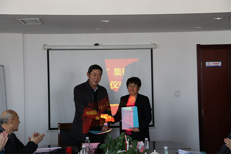 市南區(qū)總工會集體協(xié)商集中要約 暨“1+3”集體合同集中簽約儀式在中建聯(lián)合舉行(圖3)