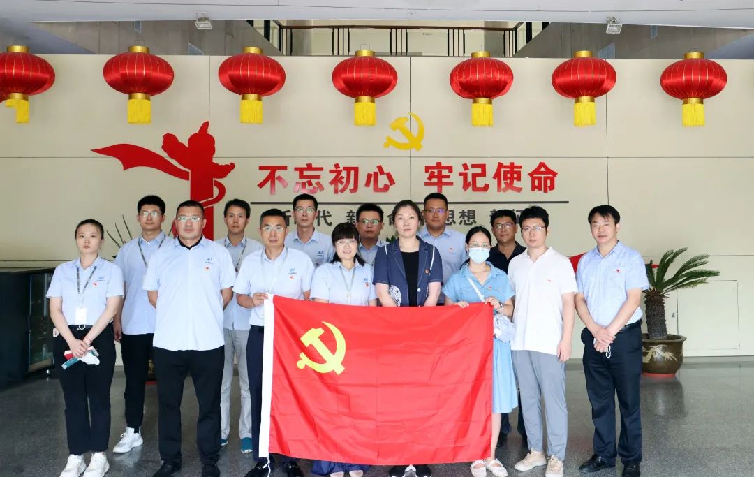 銘記黨史，砥礪前行|支部共建走進(jìn)青島市博物館(圖1)