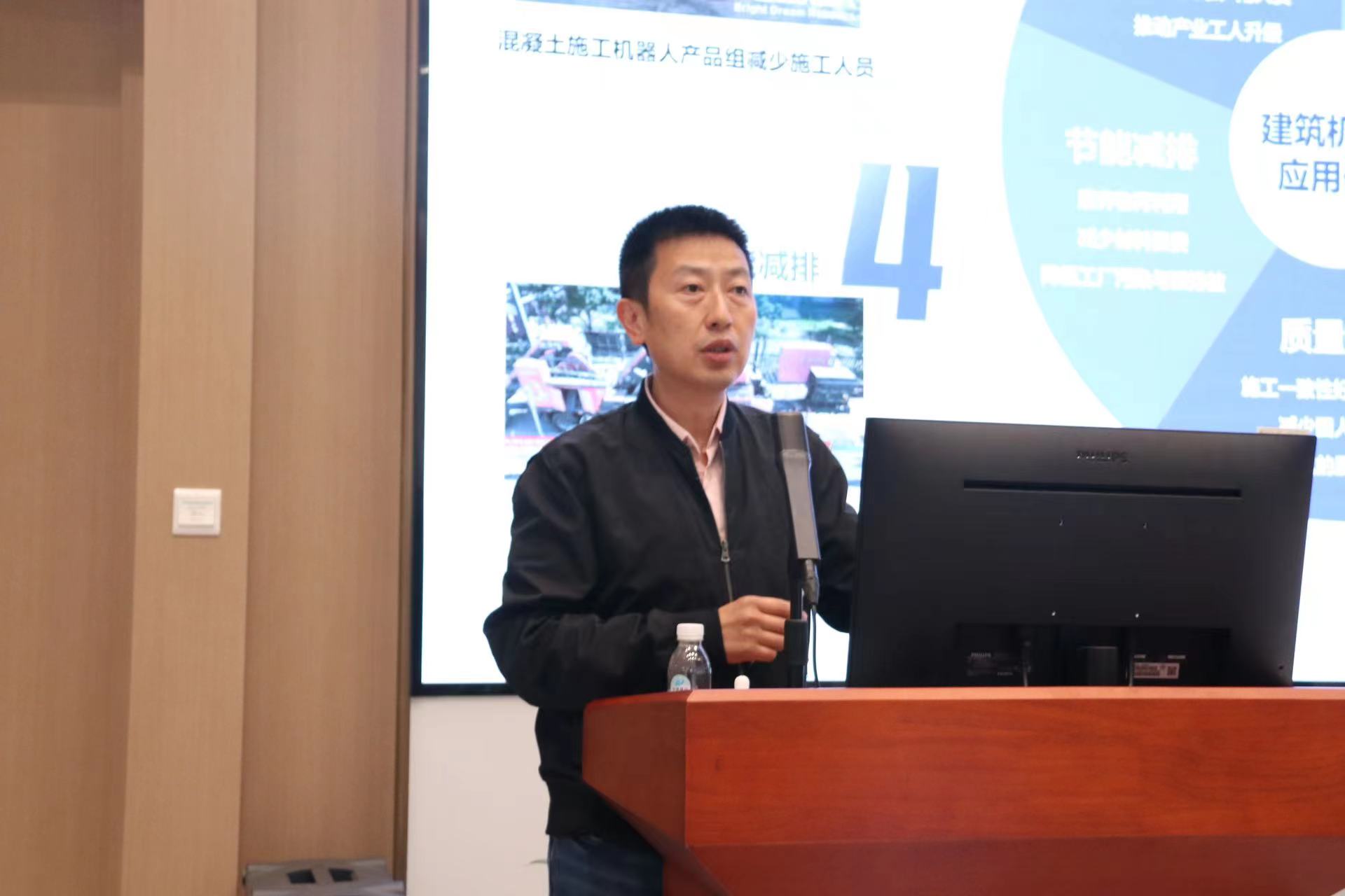 德才集團(tuán)開展2023年度智能建造標(biāo)桿項(xiàng)目培訓(xùn)講座，中建聯(lián)合董事長(zhǎng)袁永林參加座談(圖2)