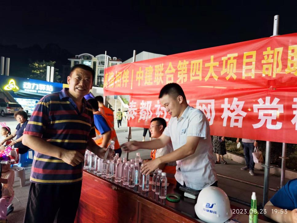 小區(qū)改造煥然一新，納涼晚會精彩上演(圖1)