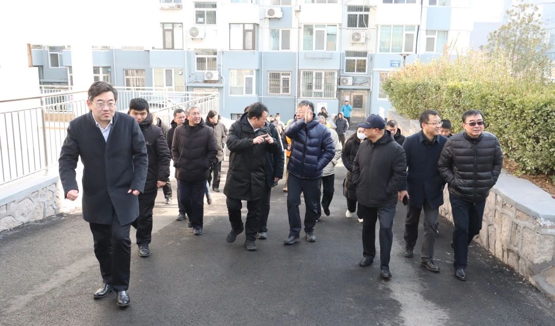 青島市城市更新和城市建設(shè)總指揮部對(duì)中建聯(lián)合市南區(qū)金湖路海洋特色街區(qū)項(xiàng)目開展觀摩(圖2)