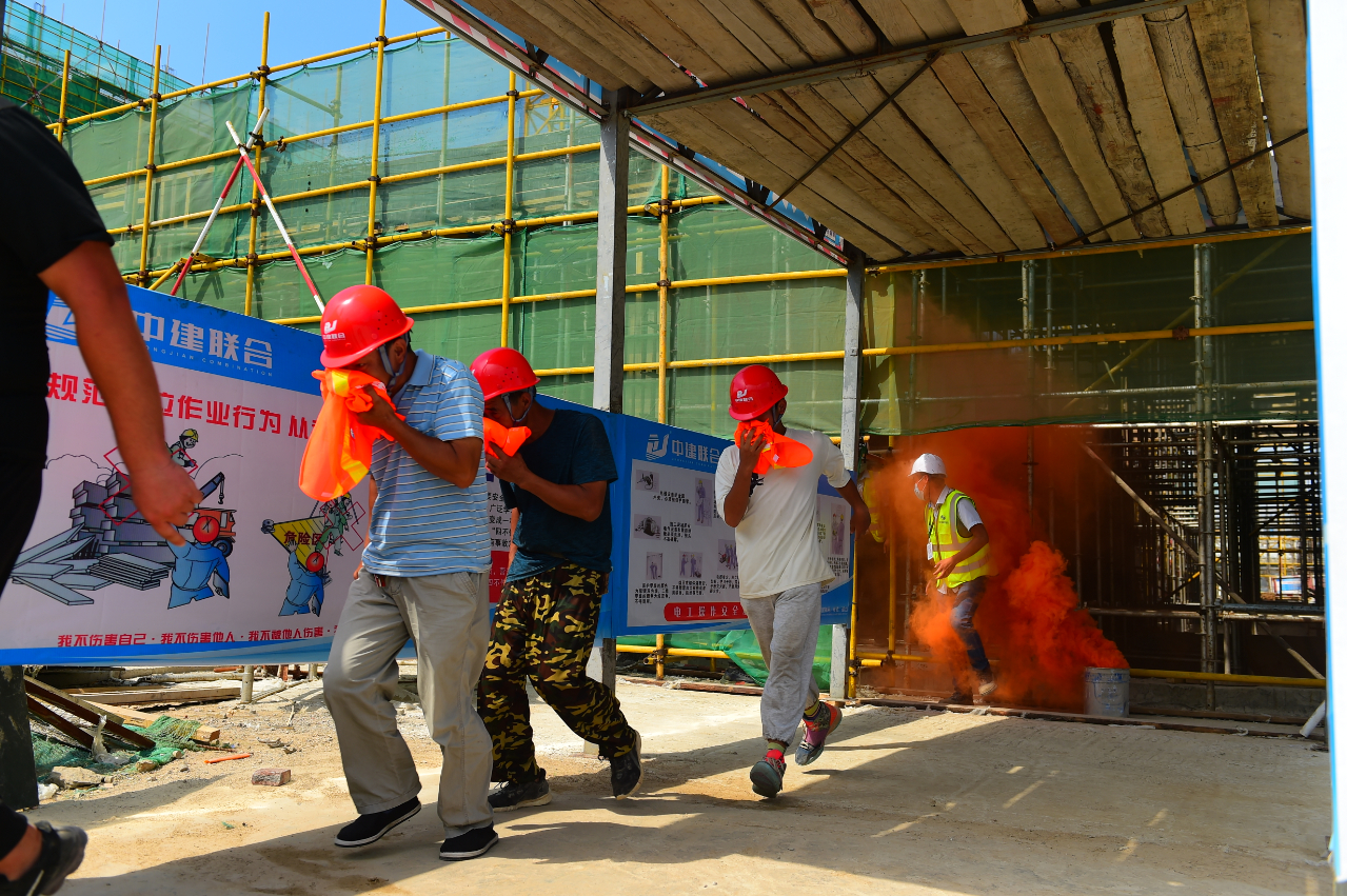 中建聯合承辦2021年嶗山區(qū)住建領域突發(fā)事件應急救援聯合演練(圖6) 中建聯合承辦2021年嶗山區(qū)住建領域突發(fā)事件應急救援聯合演練(圖6)