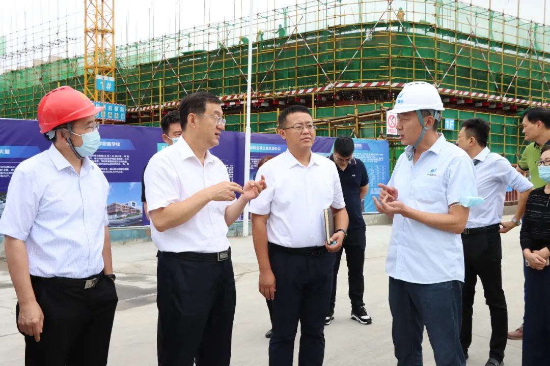 中建聯(lián)合|青島市政協(xié)副主席卞建平蒞臨云谷學(xué)校項目督導(dǎo)調(diào)研(圖2)